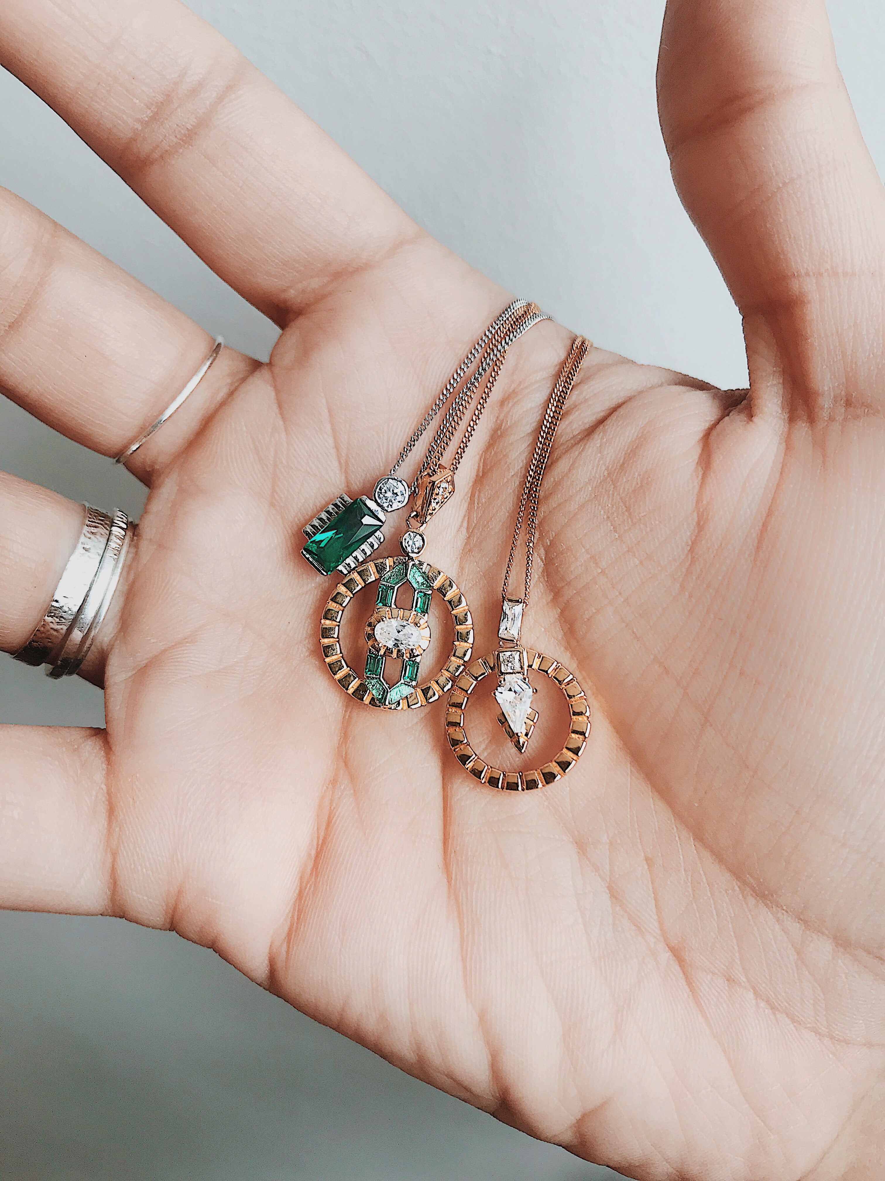 How To Layer Pendants – Laura Vann