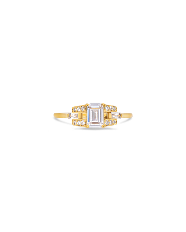 Emerald cut diamond buckle ring in yellow gold