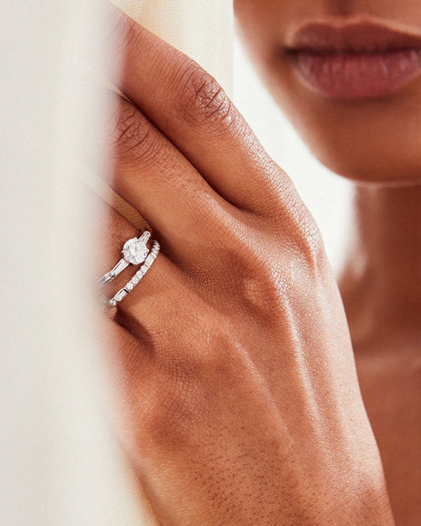 Round & baguette cut natural diamond ring in platinum