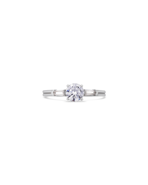 Illusion bullet & brilliant cut diamond ring in white gold