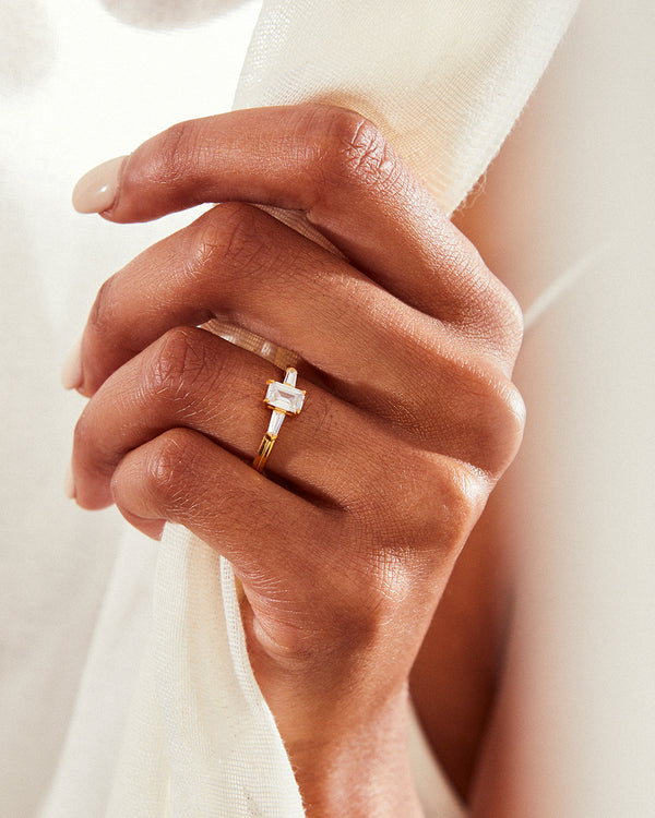 Illusion bullet & emerald cut diamond ring in white gold