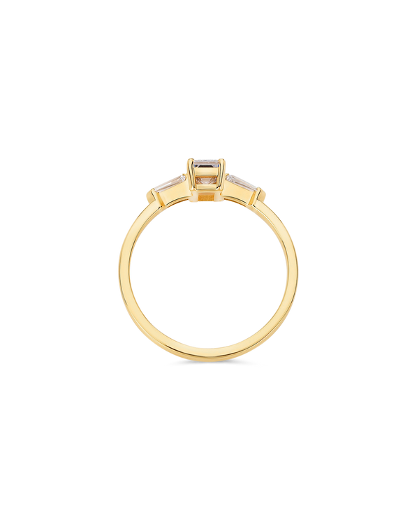 Illusion bullet & asscher cut diamond ring in yellow gold