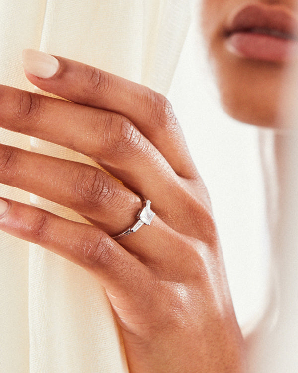 Illusion bullet & asscher cut diamond ring in white gold