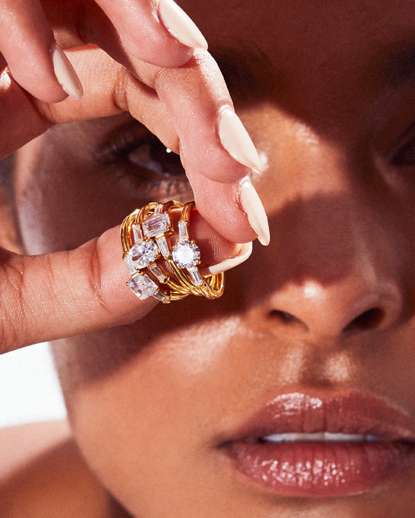 Illusion bullet & brilliant cut diamond ring in yellow gold