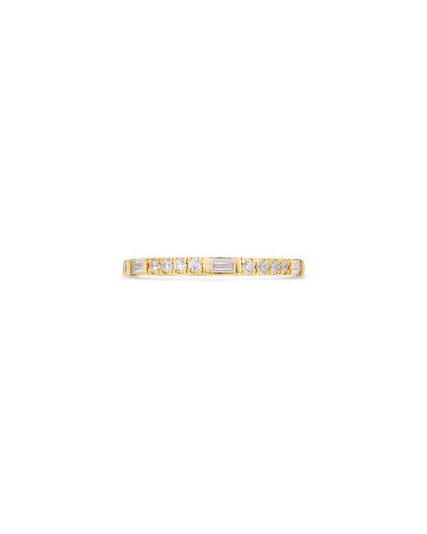 Round & baguette cut natural diamond ring in yellow gold
