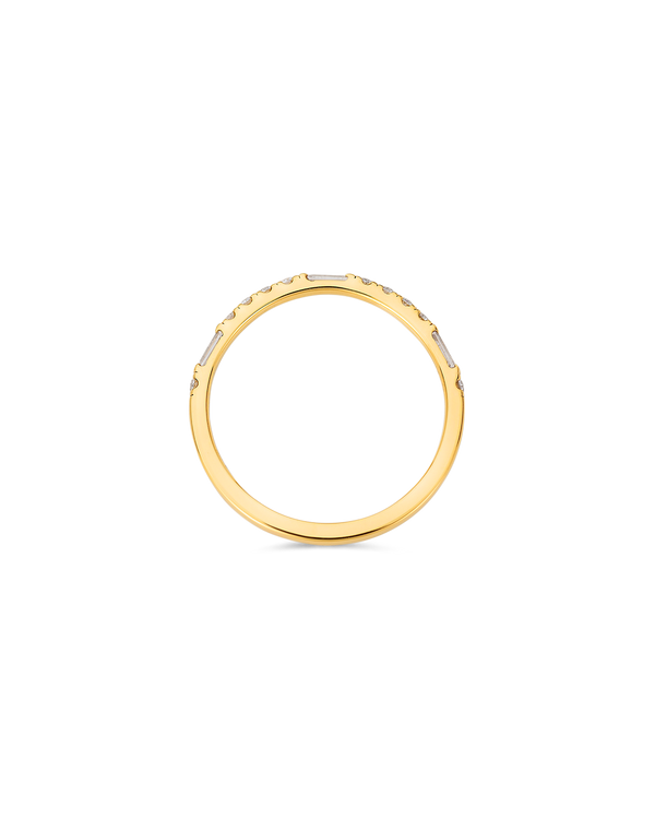 Round & baguette cut natural diamond ring in yellow gold