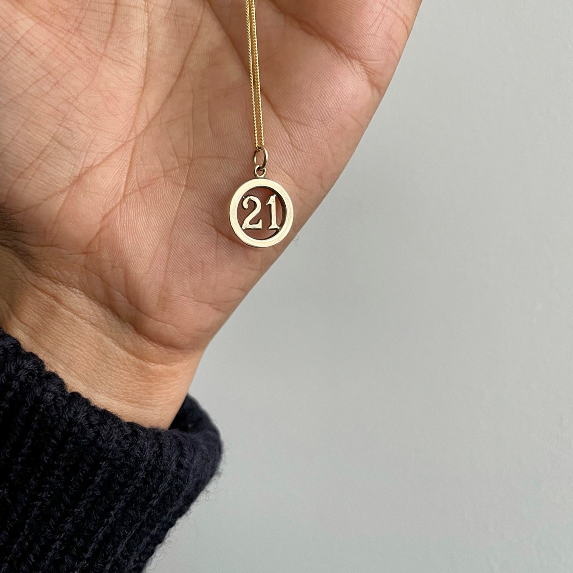VINTAGE 9CT YELLOW GOLD 21 PENDANT
