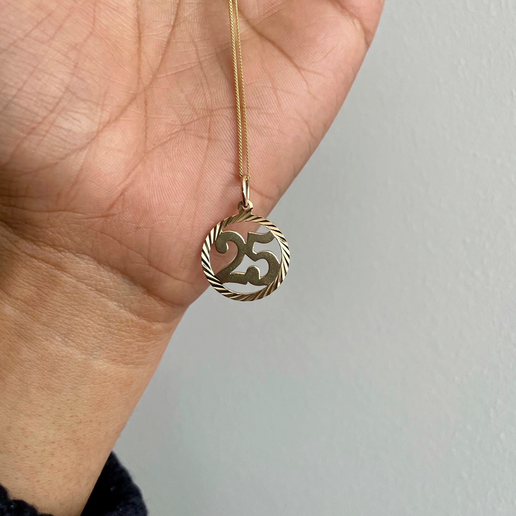 VINTAGE 9CT YELLOW GOLD 25 PENDANT