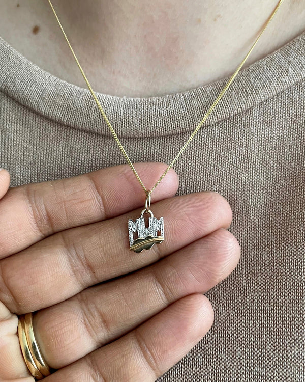 VINTAGE 9CT YELLOW GOLD MUM PENDANT