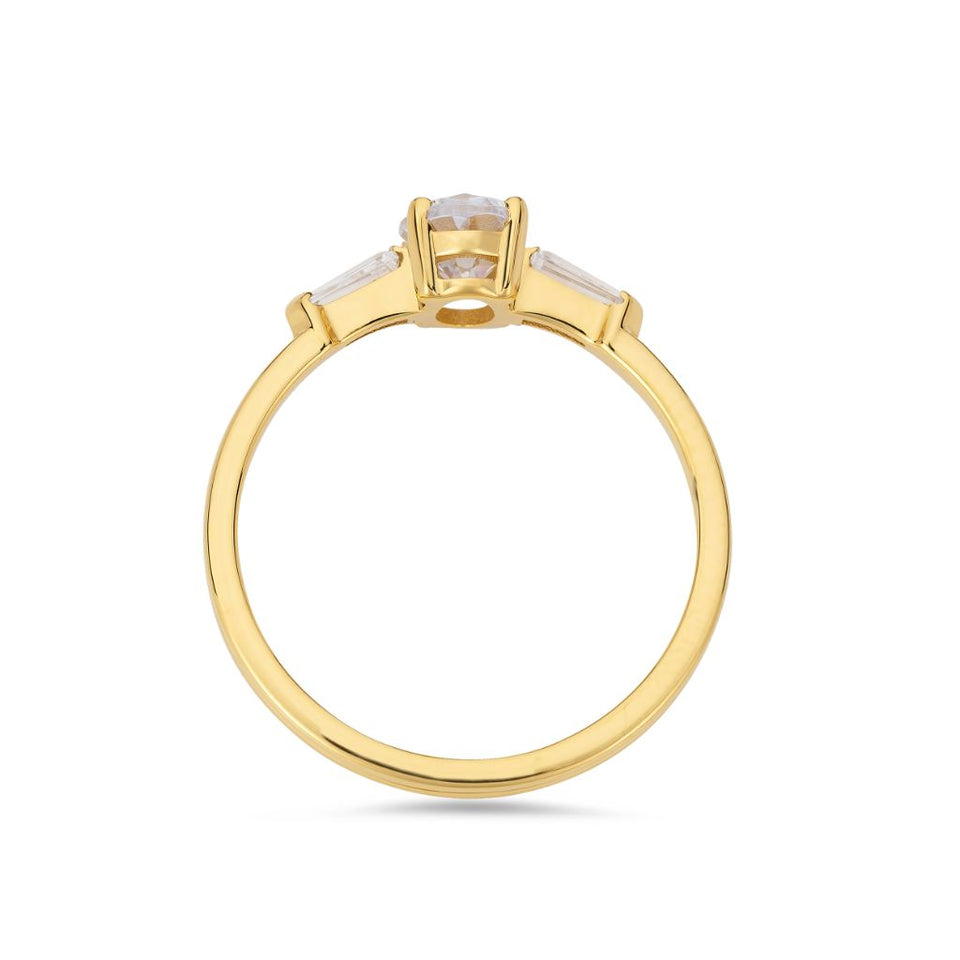 Illusion bullet & oval cut diamond ring in yellow gold