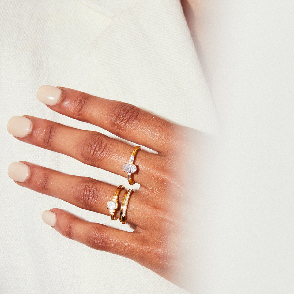 Pillar natural diamond ring in platinum