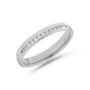 Pillar natural diamond ring in platinum