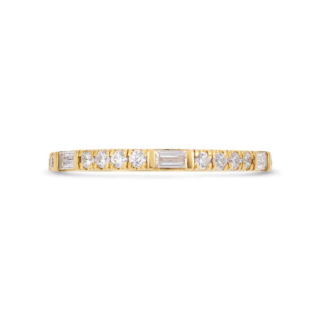 Round & baguette cut natural diamond ring in yellow gold