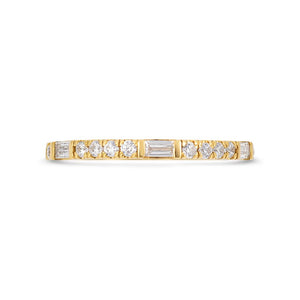 Round & baguette cut natural diamond ring in yellow gold