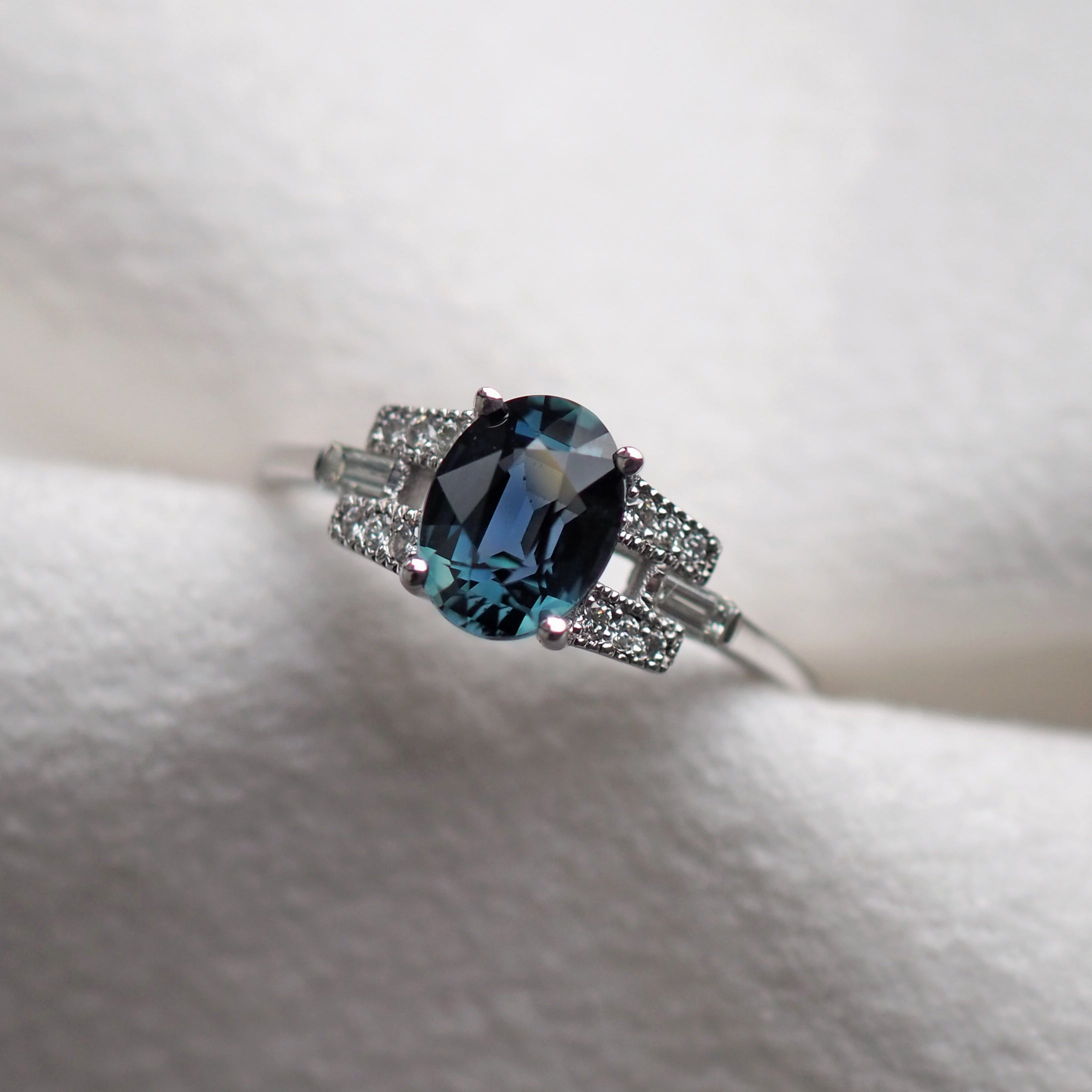 Amy's Ring – Laura Vann