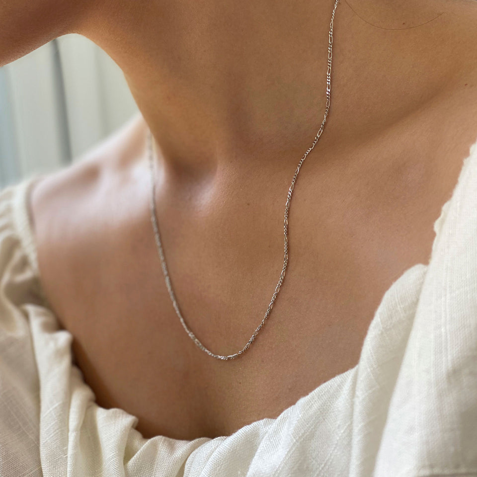 Rhodium plated Figaro chain